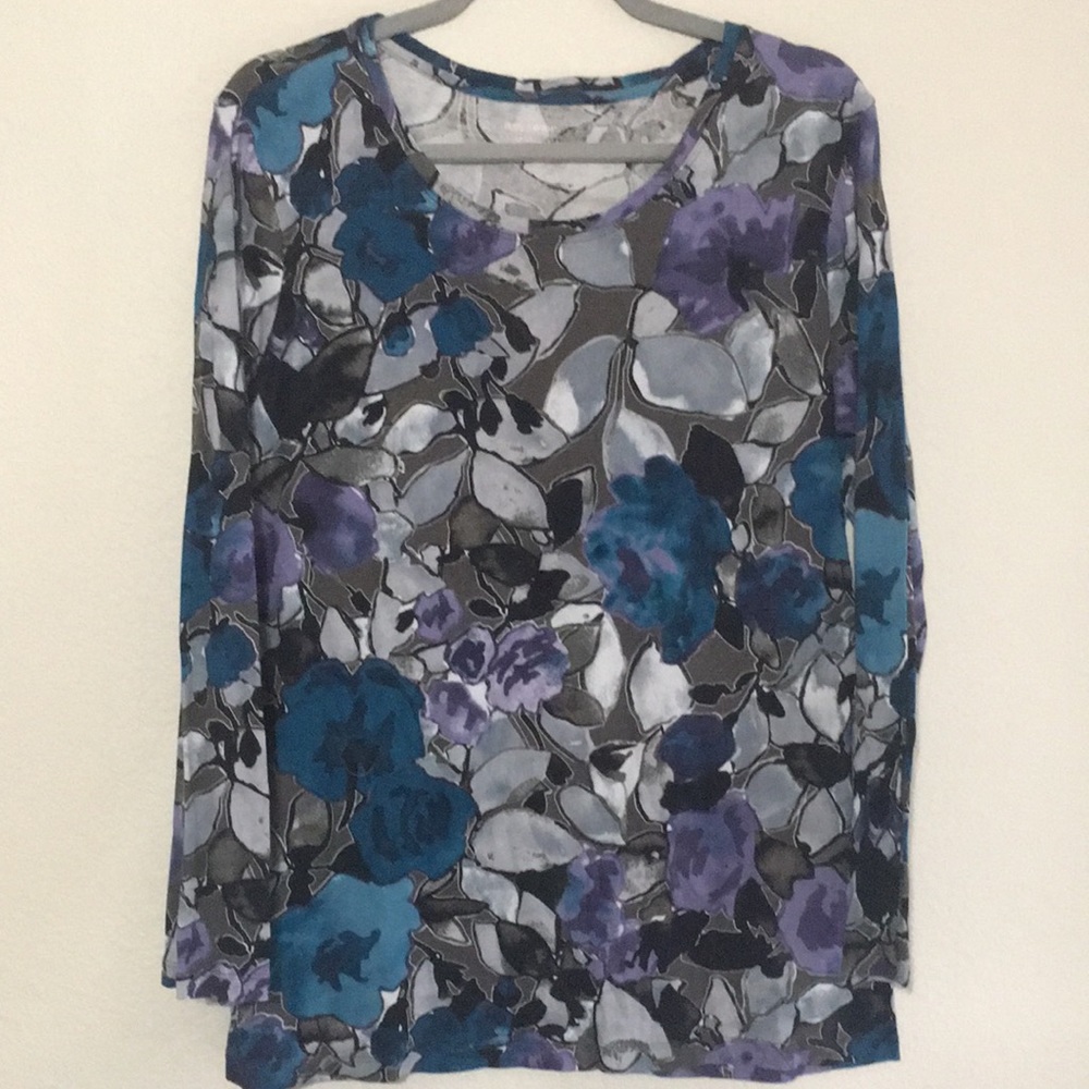 Long sleeve Daisy Fuentes T-shirt material